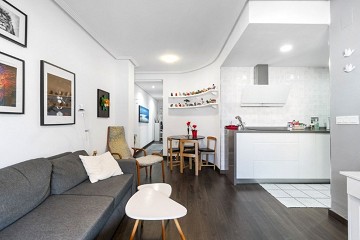 Renoverad Lägenhet med stor terrass och närhet till centrum - Lotus Properties