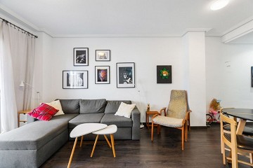 Renoverad Lägenhet med stor terrass och närhet till centrum - Lotus Properties