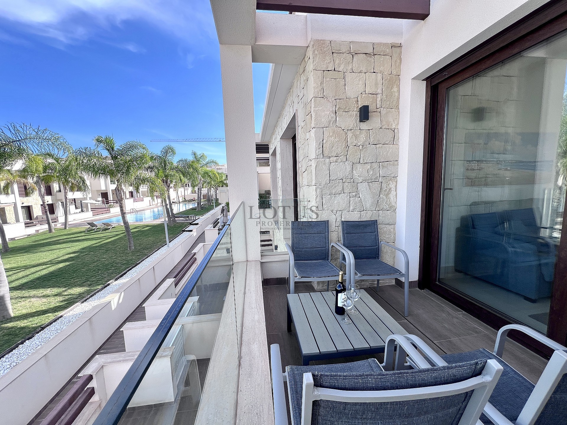 Exklusiv hörn tak-bungalow med 3 sovrum i Los Balcones - Lotus Properties