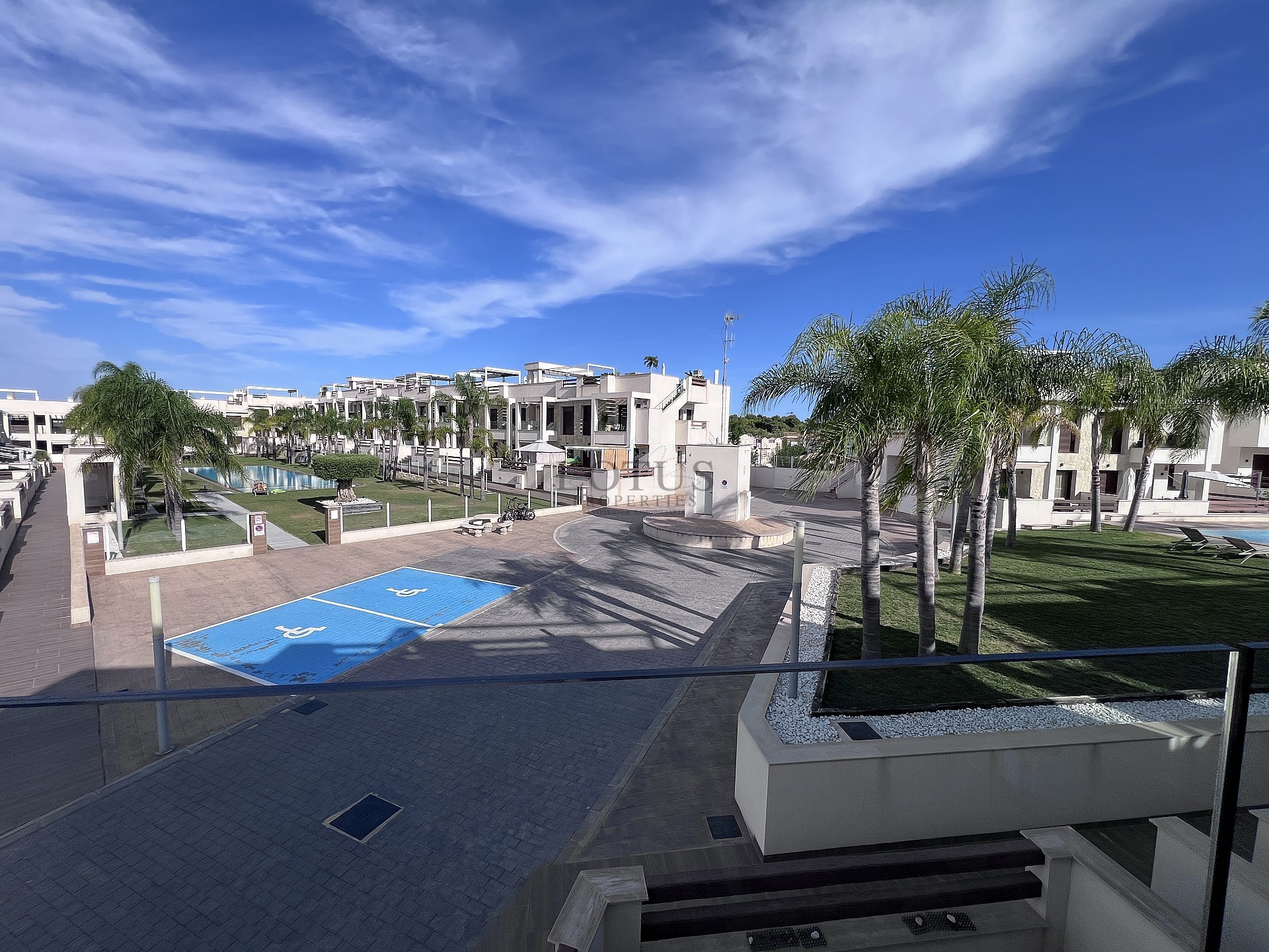 Exklusiv hörn tak-bungalow med 3 sovrum i Los Balcones - Lotus Properties