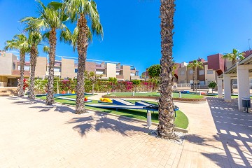 STOR MODERN LÄGENHET MED TRÄDGÅRD I SÖDERLÄGE - PRIVAT PARKERING I KÄLLAREN OCH FÖRRÅD - HÄRLIGT POOLOMRÅDE OCH PADDELBANA - Lotus Properties