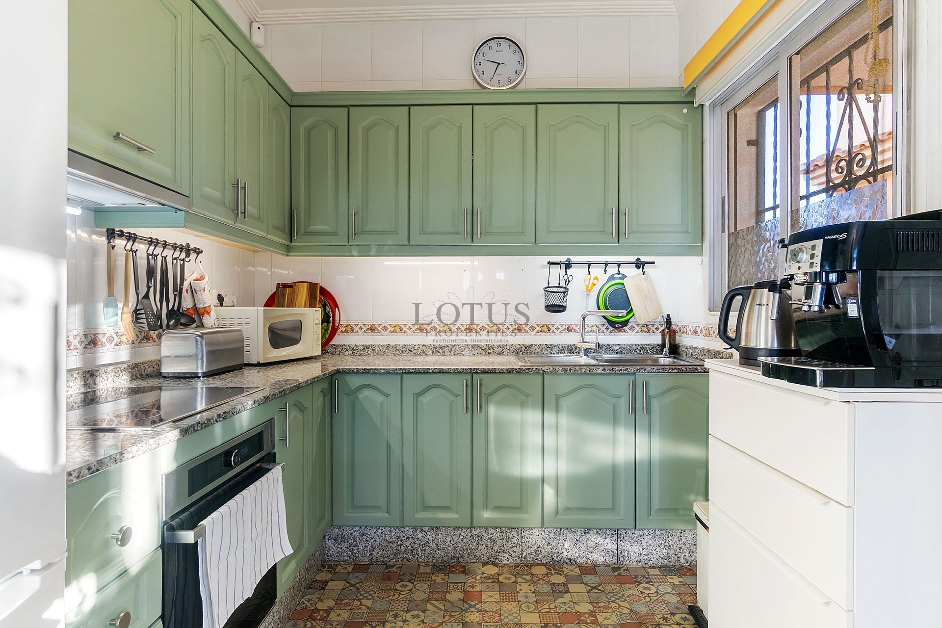 Charmig och välskött villa med 3 sovrum och uppvärmd saltvattenpool - Lotus Properties