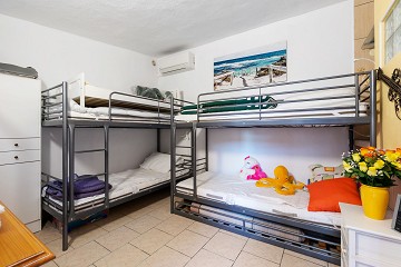 Charmig och välskött villa med 3 sovrum och uppvärmd saltvattenpool - Lotus Properties